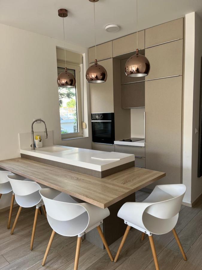 Апартаменты Atina Apartment, Centre ,luxurious, Bright, Parking